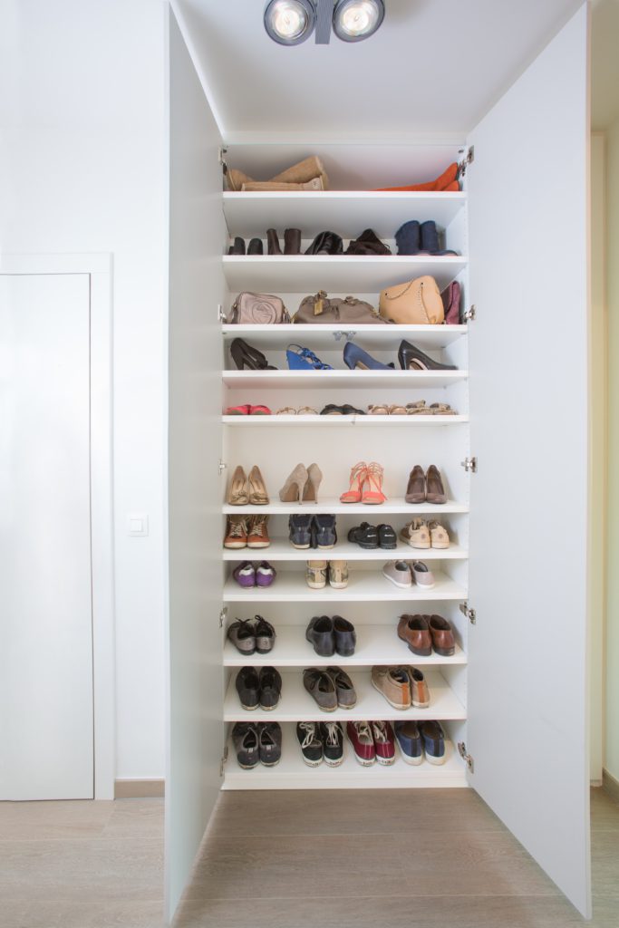Mysterie klok Portier Maak plek voor jouw schoenen: hoge opbergkast in de hal | DM-Line